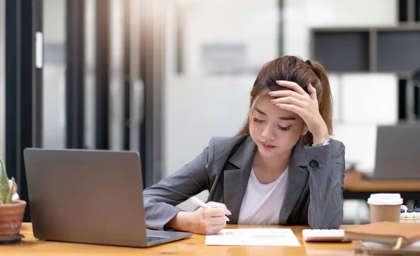 Asian Woman Who Tired Overthinking Working Tablet Office — Foto Stock