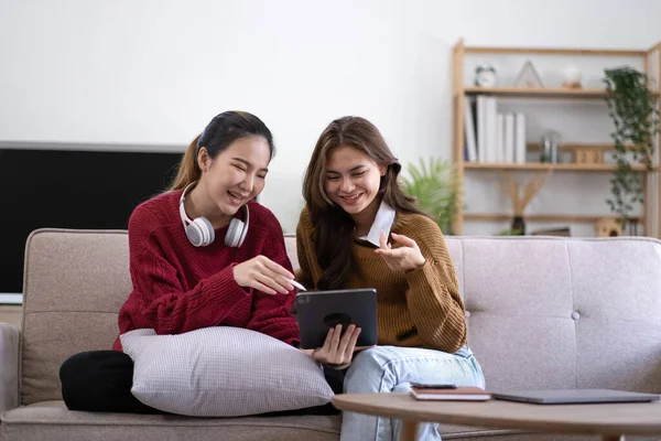 Two Asian Young Woman Happy Smiling Using Computer Laptop Couch — Fotografia de Stock