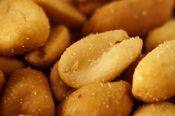 Geröstete und gesalzene Erdnüsse — Stockfoto