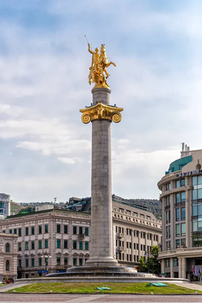 Tiflis Georgien 2019 Freiheitsdenkmal Eine Säule Mit Einer Skulptur Die — Stockfoto