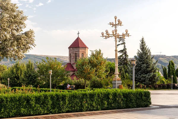 Tbilisi Georgia 2019 Kapel Dan Taman Hijau Wilayah Katedral Tsminda — Stok Foto