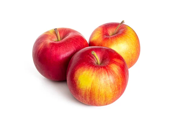 Tři Zralá Sladká Červená Jablka Podzimní Sklizně Izolované Bílém Pozadí — Stock fotografie