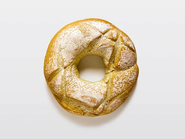 Pão Branco Forma Anéis Kalach Com Pequeno Buraco Meio Vista — Fotografia de Stock
