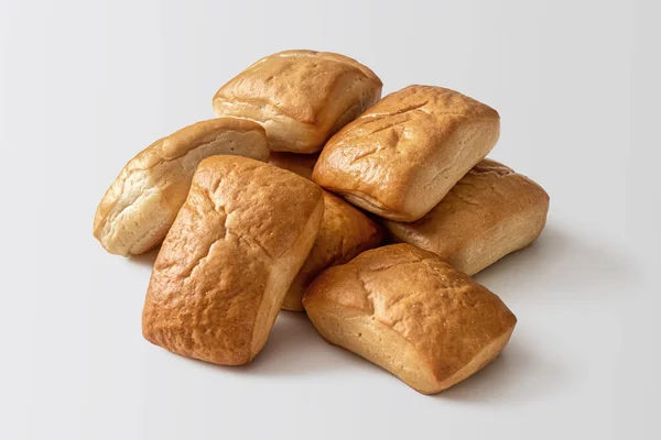 Een Stapel Vers Gebakken Bakkerij Broodjes Vierkante Vorm Ligt Een — Stockfoto