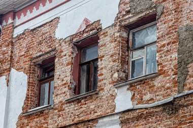 17. yüzyılda Moskova 'daki Khokhlovsky Yolu' nda inşa edilen Ukrayna Odaları 'nın yıkılan binasının camları.