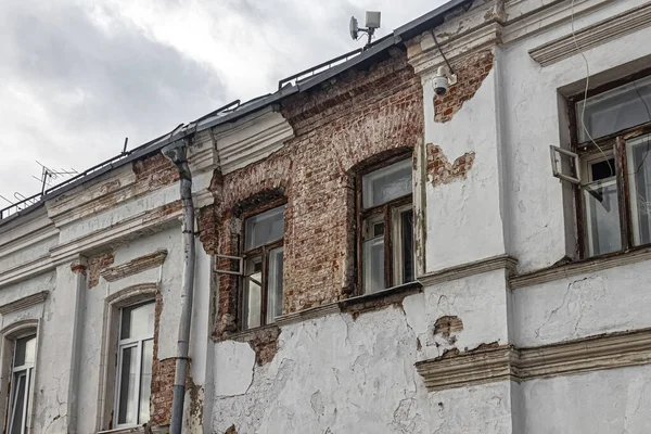 Ramen Afpelbare Muur Van Het Oudste Woongebouw Moskou Yaroshenko House Rechtenvrije Stockafbeeldingen