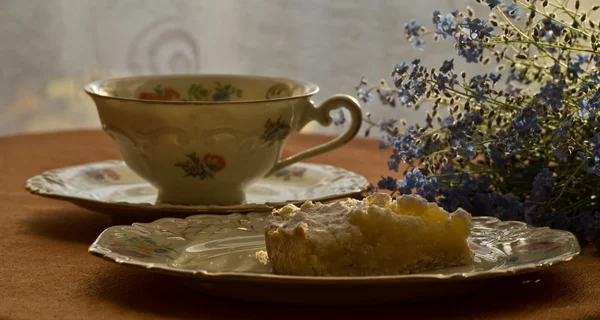 Cake and cup — Stock Photo, Image