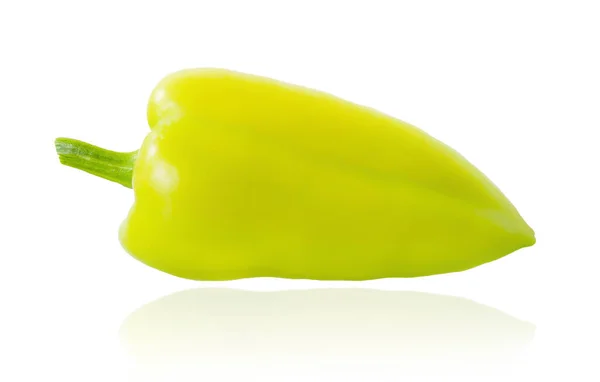 白色背景中分离的黄色甜辣椒 — 图库照片