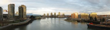 Downtown vancouver, false creek liman ve bilim dünya panoram