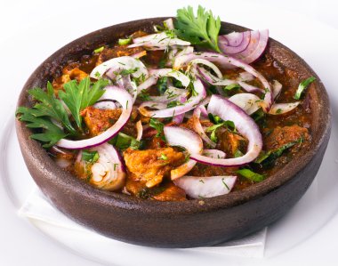 soğan ve nar ile sığır eti güveç