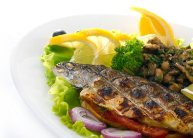 kireç ve salata Izgara Alabalık