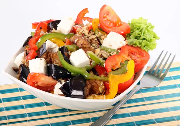 Ensalada griega en plato —  Fotos de Stock