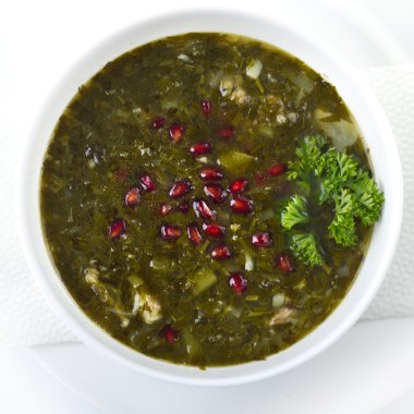 taze yeşil bezelye çorbası