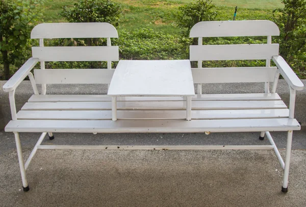 Bench in the park. — Stock Photo, Image