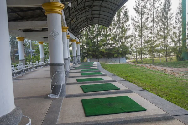 Moderne Golfplatz Driving Range Stockbild