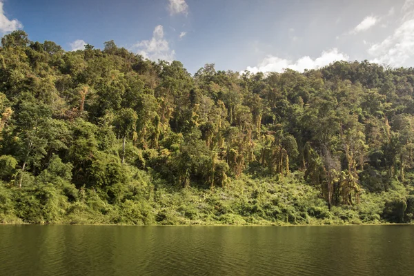 Freshwater lakes, dams store water "Kiewlom" Lampang Thailand. — Stock Photo, Image