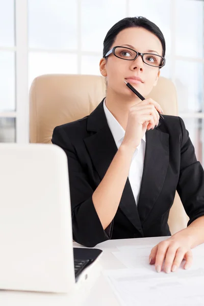 Thoughtful businesswoman — Stock Photo, Image