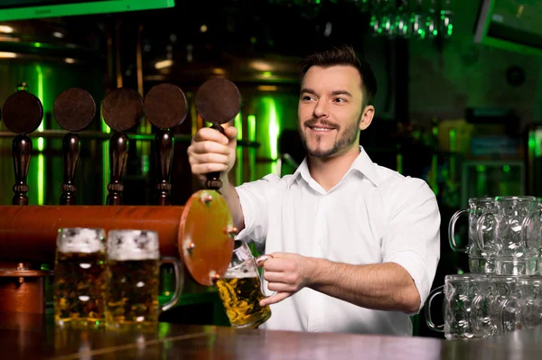 Bartender pouring beer — Stock Photo, Image