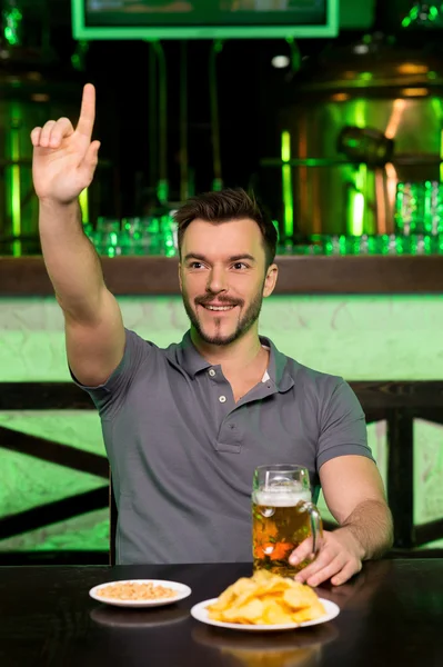 Man in bar — Stock Photo, Image