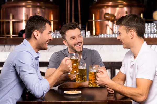 Spending time in bar — Stock Photo, Image