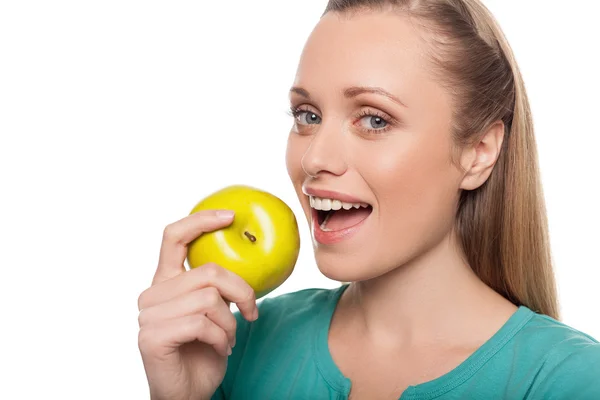 Beautiful young woman eating apple a — Stock Photo, Image