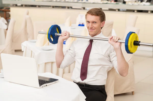 Sportlicher Geschäftsmann. — Stockfoto