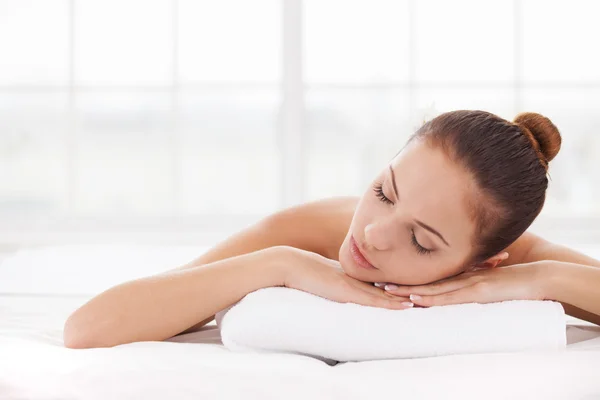 Beautiful woman lying on massage table — Stock Photo, Image