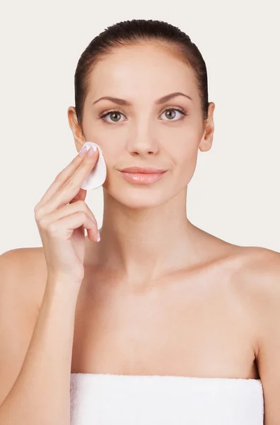 Young shirtless woman touching face — Stock Photo, Image