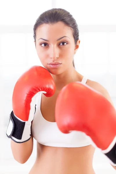 Kvinna boxning. — Stockfoto