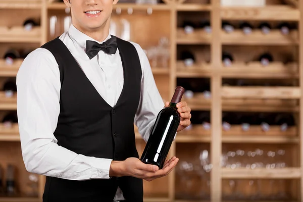 Presenting the best wine. — Stock Photo, Image