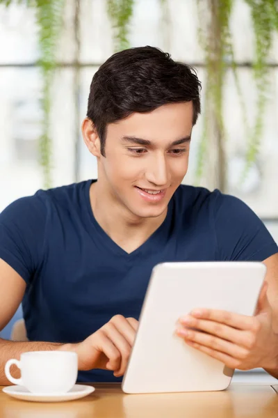 Surfing web in restaurant. — Stock Photo, Image