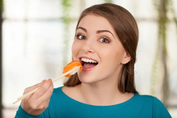 Viciado em sushi . — Fotografia de Stock