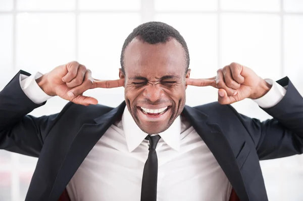 African man closing his ears — Stock Photo, Image