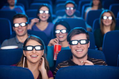 üç boyutlu film izlerken.