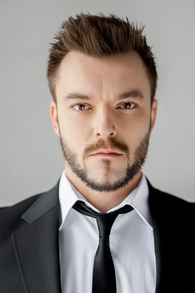 Portrait of confident young man in formalwear looking at camera — Stock Photo, Image