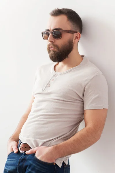 Side view of young man in casual wear holding hands in pockets — Stock Photo, Image