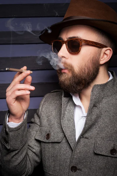 Cool handsome smoking — Stock Photo, Image