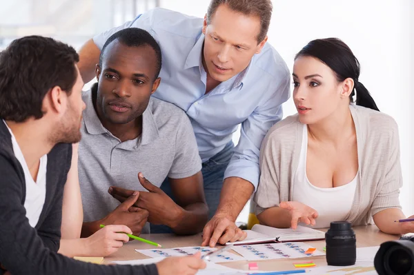 Heiße Büro-Diskussion — Stockfoto