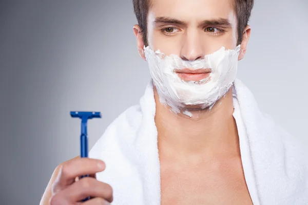 Shaving with bad razor. — Stock Photo, Image