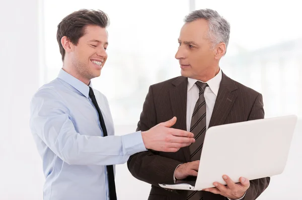 Discutiendo un nuevo proyecto . — Foto de Stock