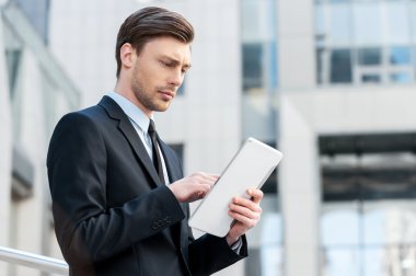 başarılı bir iş adamı.