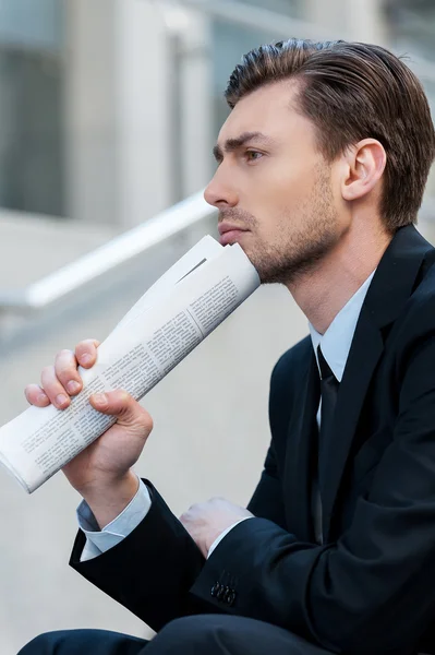 Businessman with newspaper — Stock Photo, Image