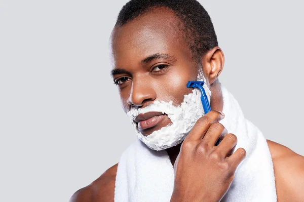 Man shaving. — Stock Photo, Image