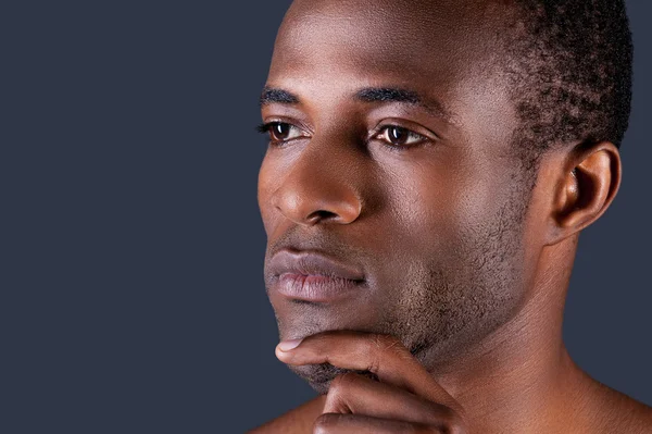 African man holding hand on chin — Stock Photo, Image