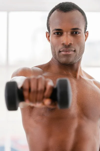 Allenamento con manubri . — Foto Stock