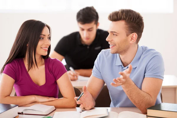 Two confident students — Stock Photo, Image