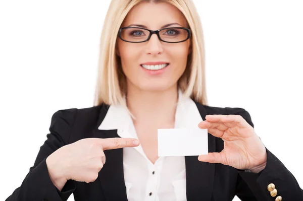 Businesswoman pointing her business card — Stock Photo, Image