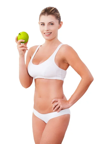 Kadın iç çamaşırı bir yeşil elma holding — Stok fotoğraf