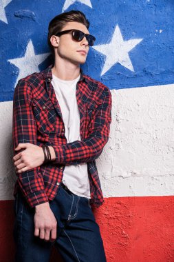 checked gömlekli erkek modeli