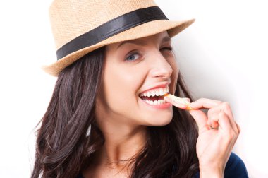 şeker yemek funky şapkalı kadın